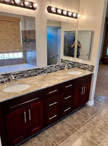 Pool paradise - peaceful stay in Laveen
