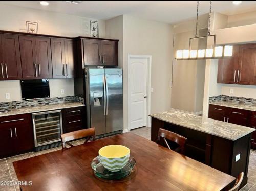 Pool paradise - peaceful stay in Laveen