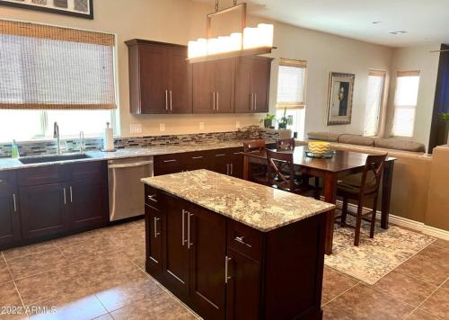 Pool paradise - peaceful stay in Laveen