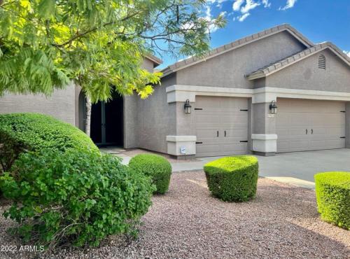 Pool paradise - peaceful stay in Laveen