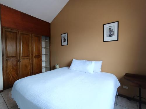 Hotel Casa Blanca Inn near La Aurora nemzetközi repülőtér