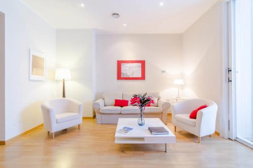 Pelayo Deluxe Apartments - image 13