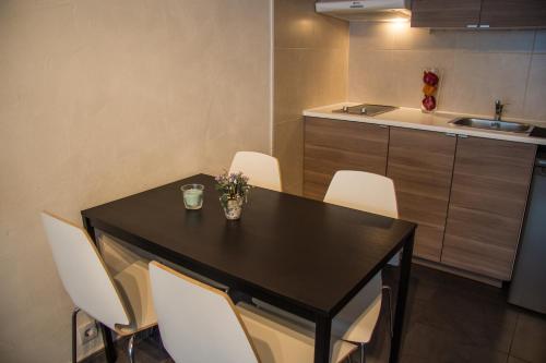 Studio Apartment image 3