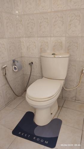 One-Bedroom Apartment image 5