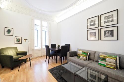 Way to BCN Casa Rovira Way to BCN Casa Rovira is conveniently located in the popular Eixample area. The property has everything you need for a comfortable stay. Service-minded staff will welcome and guide you at Way to BCN 