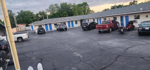 Plaza Motel - image 11