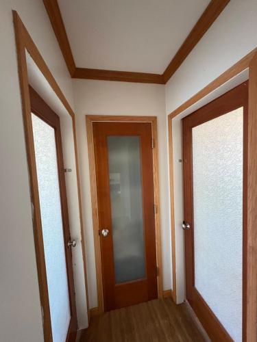 Comfortable Bed in Shared Living Room for Solo Traveller F6 in Surrey, Canada