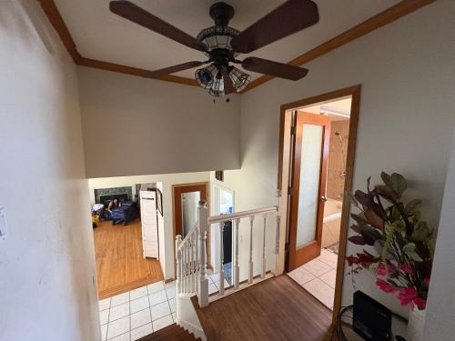 Comfortable Bed in Shared Living Room for Solo Traveller F6 in Surrey, Canada