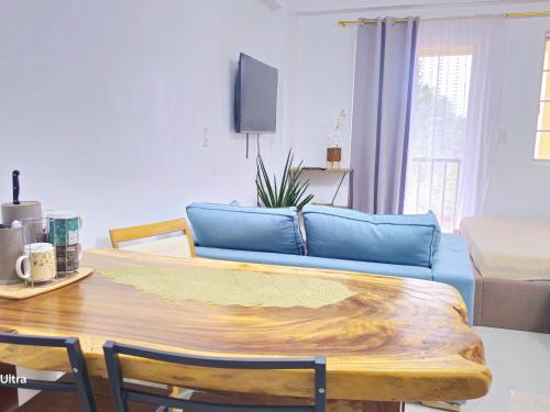 V Cozy Unit in Mines View Park