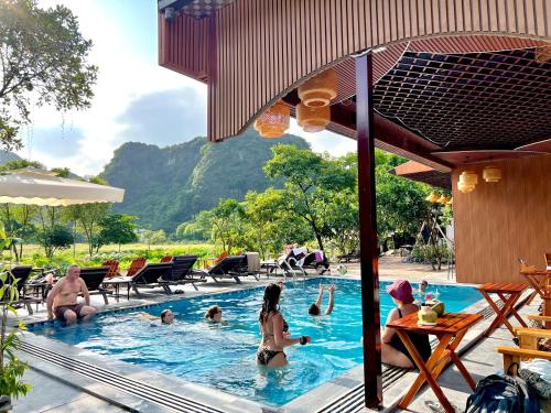 Forest Sunset hostel in Ninh Bình
