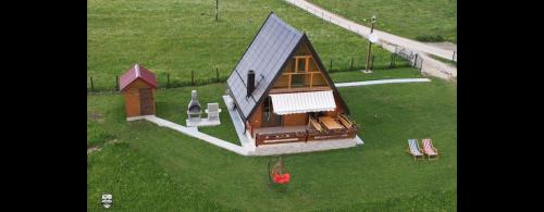 ROMANIJA - Brvnara za odmor in Sokolac