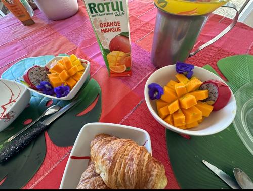 Les Tainas bis in Tahiti