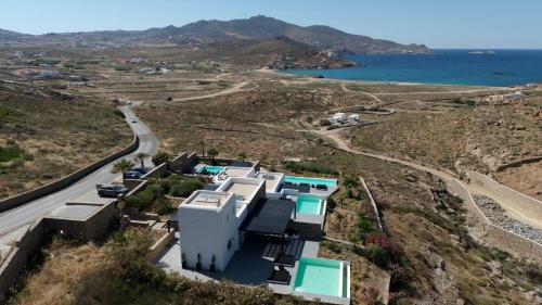 BLACK AND WHITE VILLAS FTELIA - MYKONOS 3