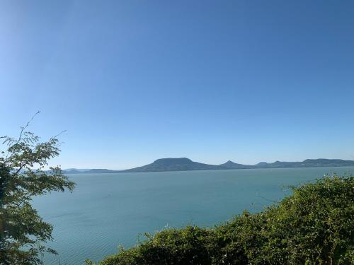 ทัศนียภาพ, Cosy apartment with lake views in ฟอนยอด