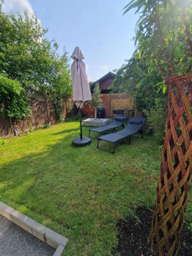 Kert, Tiny House am See Dillich - Hunde willkommen - Eigener eingezäunter Garten - Ruhige Lage - Klima (Tiny House am See Dillich - Hunde willkommen - Eigener eingezaunter Garten - Ruhige Lage - Klima) in Borken-Hessen