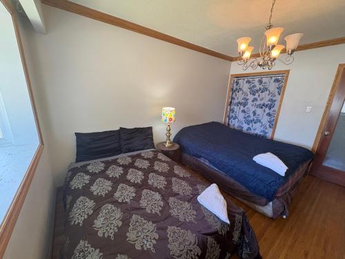 Beautiful Spacious Family Room with Insuite Bathroom- Near Guildford Mall F3 in Surrey, Canada