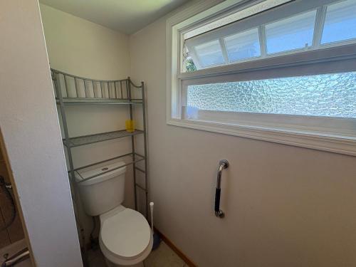 Beautiful Spacious Family Room with Insuite Bathroom- Near Guildford Mall F3 in Surrey, Canada