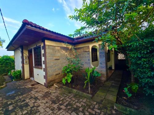 A private bedroom in a shared home in Arusha - image 5