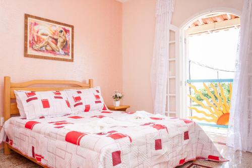 2 bedrooms, 4 beds