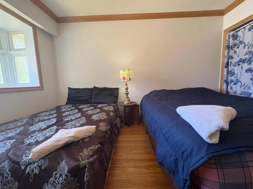 Cozy Budget Room in Central Location in Surrey F4 in Surrey, Canada