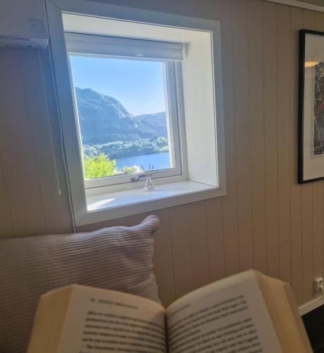 Cozy flat with lake view and 15 min from Bergen, Bergen (fotografie 6)