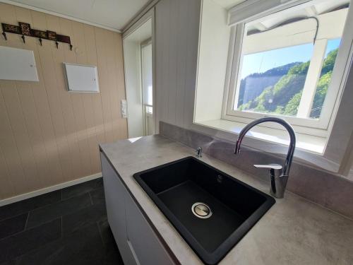 Cozy flat with lake view and 15 min from Bergen, Bergen (fotografie 9)