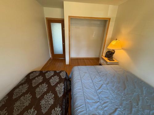 Cozy Budget Room in Central Location in Surrey F4 in Surrey, Canada