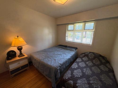 Cozy Budget Room in Central Location in Surrey F4 in Surrey, Canada