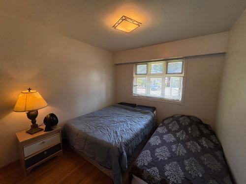 Cozy Budget Room in Central Location in Surrey F4 in Surrey, Canada