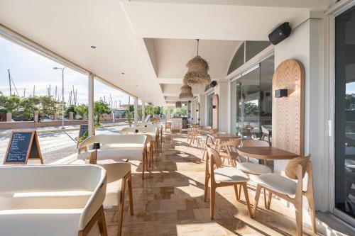 ผับ/เลาจน์, Zephyros Hotel in เกาะเคโอส