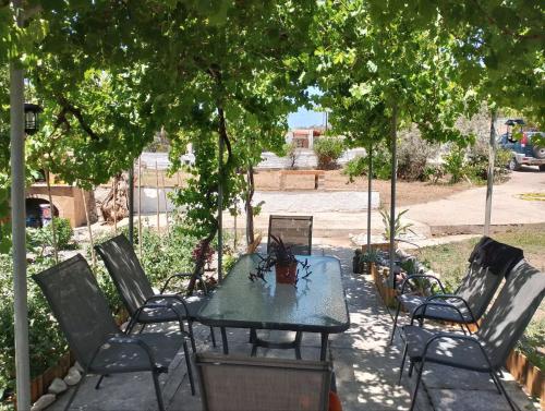 Have, White lilies the house of gourmet flavours in Limnos