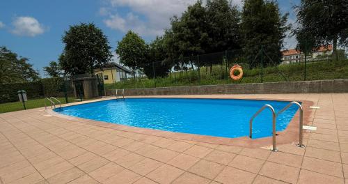 Peldbaseins, Apartamento AJO 2 habitaciones piscina y tenis in Bareyo