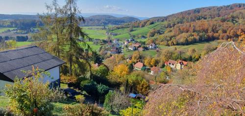 Charmantes Landhaus mit Garten und traumhaftem Fernblick in Thal, Österreich