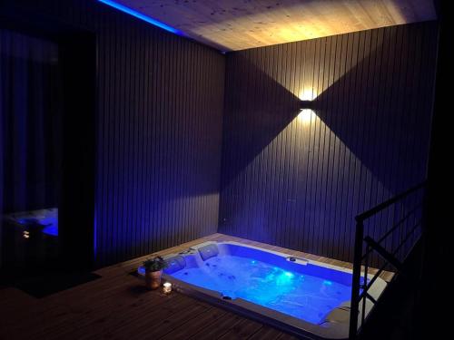 Spa, Le Black Sheep Gîtes & Spa Privatif Sarlat (Le Black Sheep Gites & Spa Privatif Sarlat) in 拉加內達