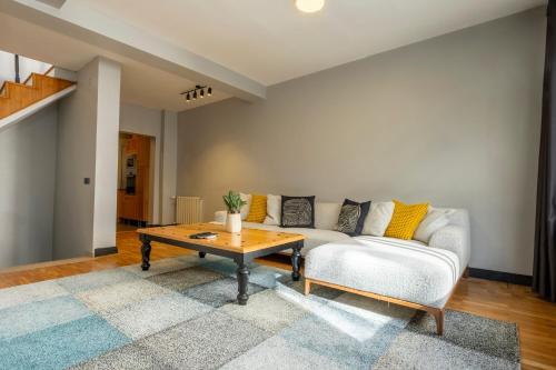 Fourlex Single Detached House - 2 Bathrooms - Central Location - Private Terrace, Istanbul (Foto 2)