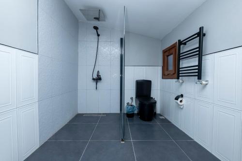 Fourlex Single Detached House - 2 Bathrooms - Central Location - Private Terrace - Miniatura 3