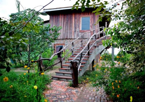 Exterior view, Sobenban in Teuk Chhou
