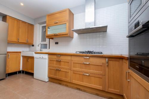 Fourlex Single Detached House - 2 Bathrooms - Central Location - Private Terrace - Miniatura 4