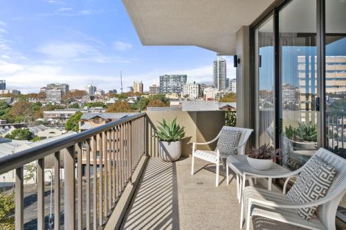 Inner City Harbour Views With Parking - image 14