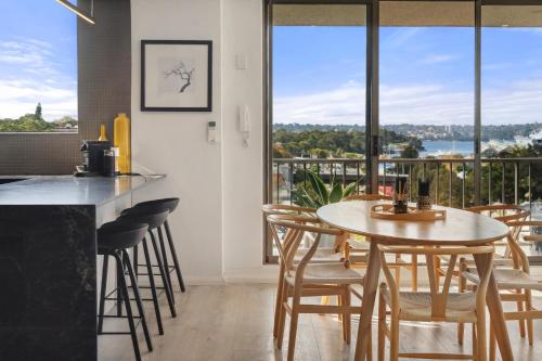 Inner City Harbour Views With Parking - image 10