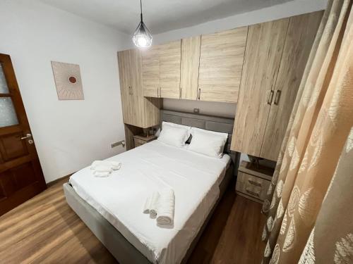 One-Bedroom Apartment image 9