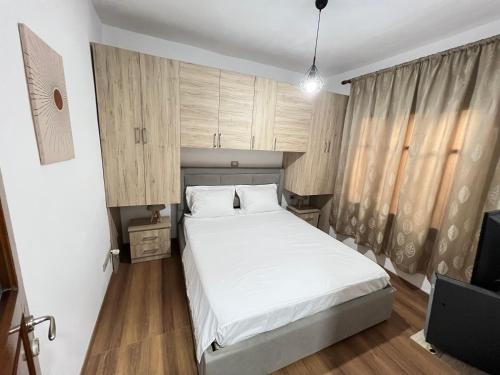 One-Bedroom Apartment image 7