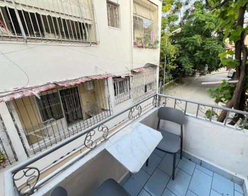 One-Bedroom Apartment image 1