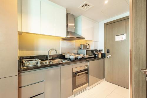 Elegant Studio Business Bay - Balcony with Skyline Views, Dubaï (photo 6)