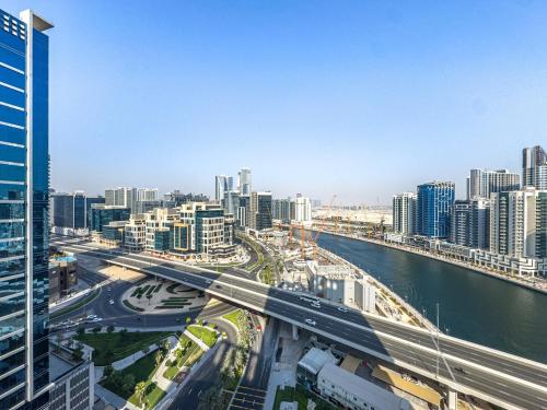 Elegant Studio Business Bay - Balcony with Skyline Views, Dubaï (photo 2)