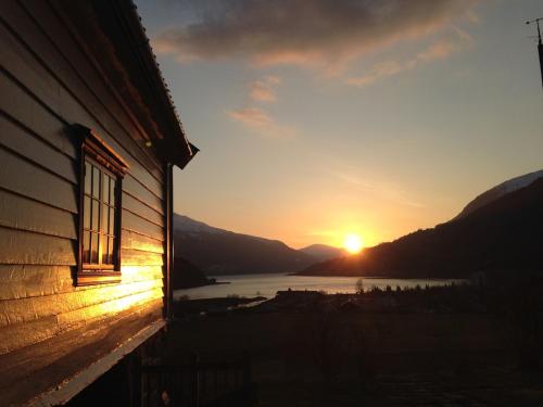 สภาพแวดล้อมโดยรอบ, Arnestova - villagehouse in Loen in โลเอน