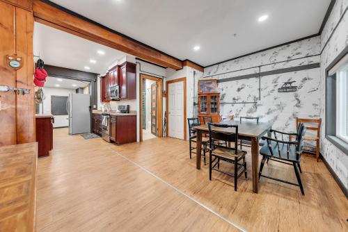 Peaceful Lakefront Getaway on Cayuga Lake cottage in Aurora