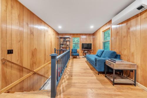 Peaceful Lakefront Getaway on Cayuga Lake cottage in Aurora