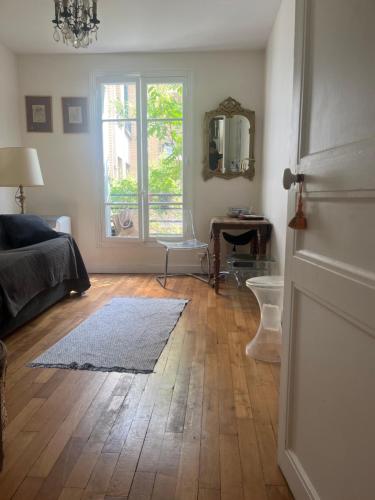 Charming apartment Eiffel Tour/Invalides, Parigi