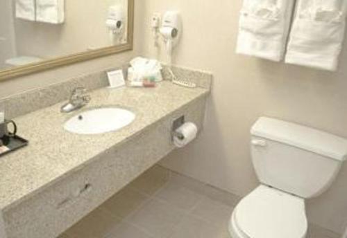 Ramada by Wyndham East Orange - image 11